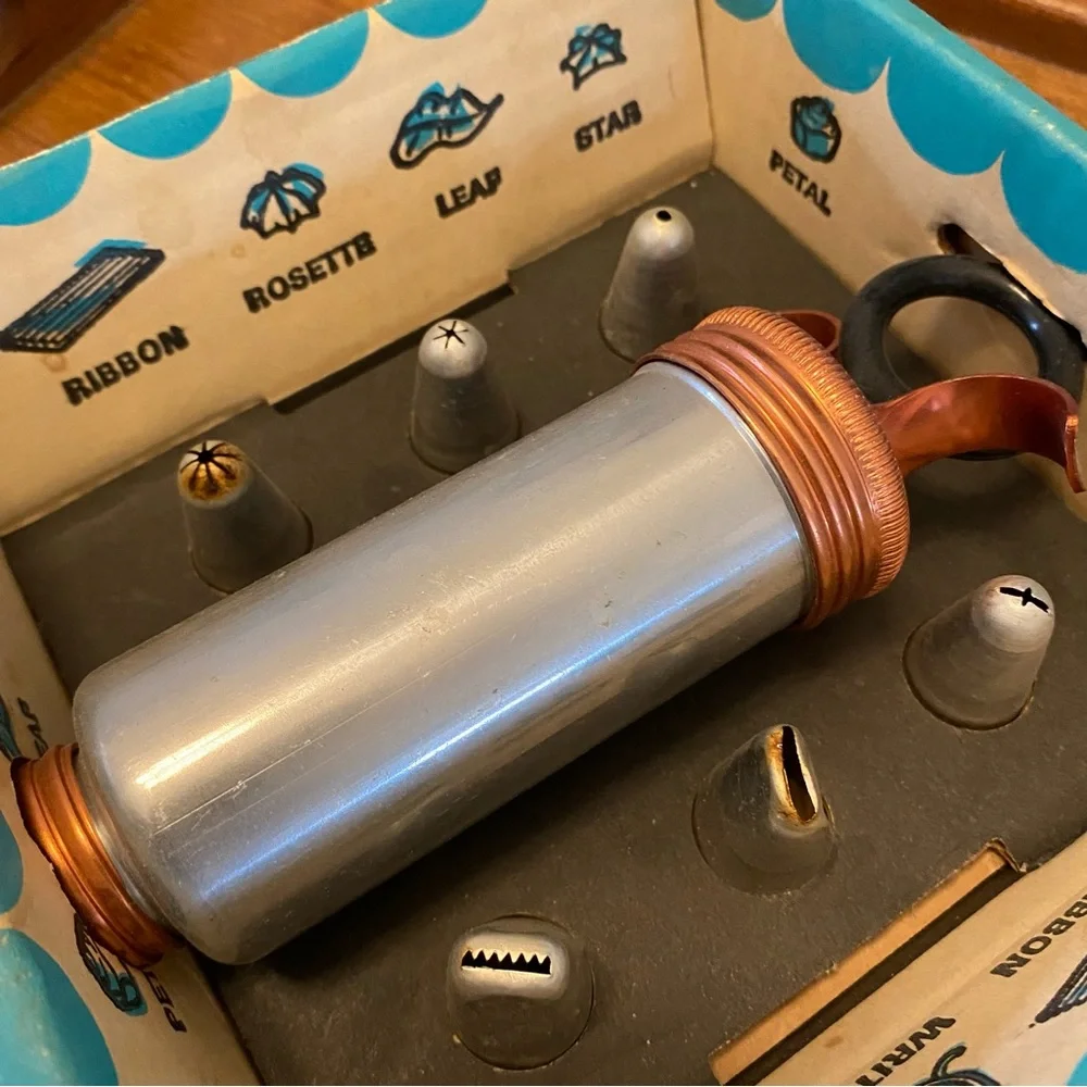 NIB Mirro Decorator Kit - Vintage!